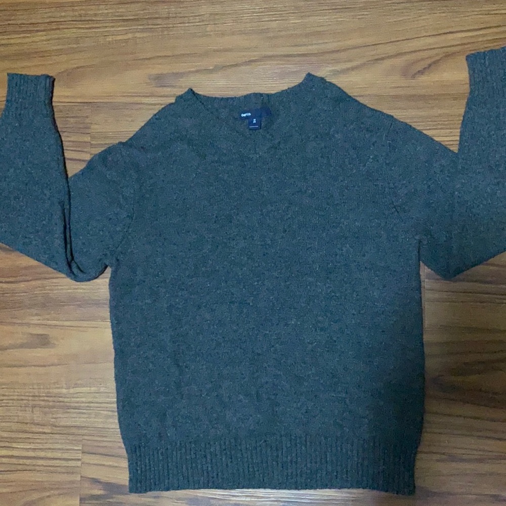 Gap V Neck sweater